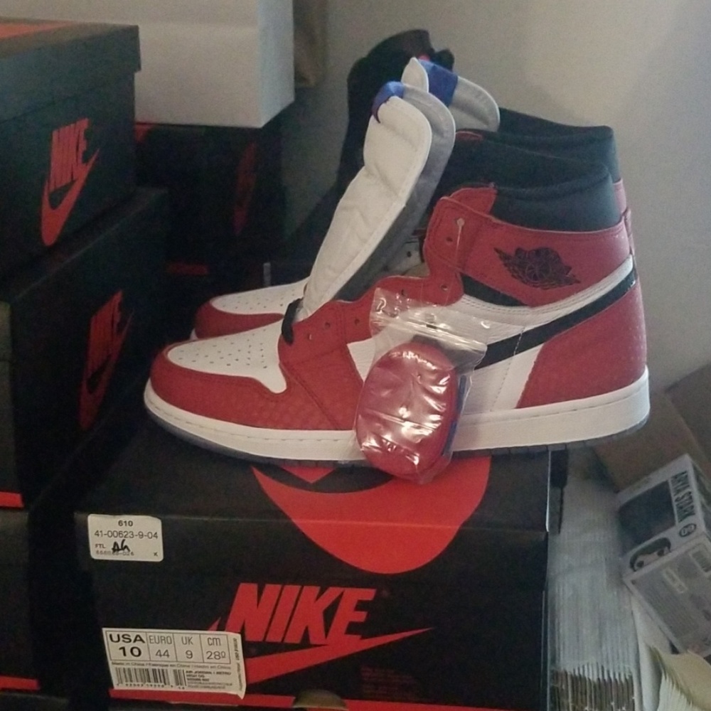 AIR JORDAN 1 RETRO HIGH OG SPIDERMAN ORIGIN STORY